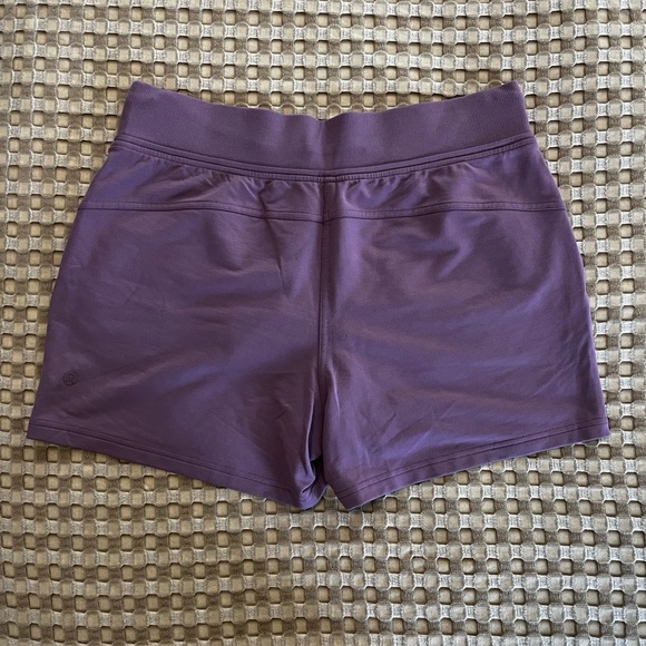 NWOT Lululemon Every Moment Shorts - Picture 3 of 4